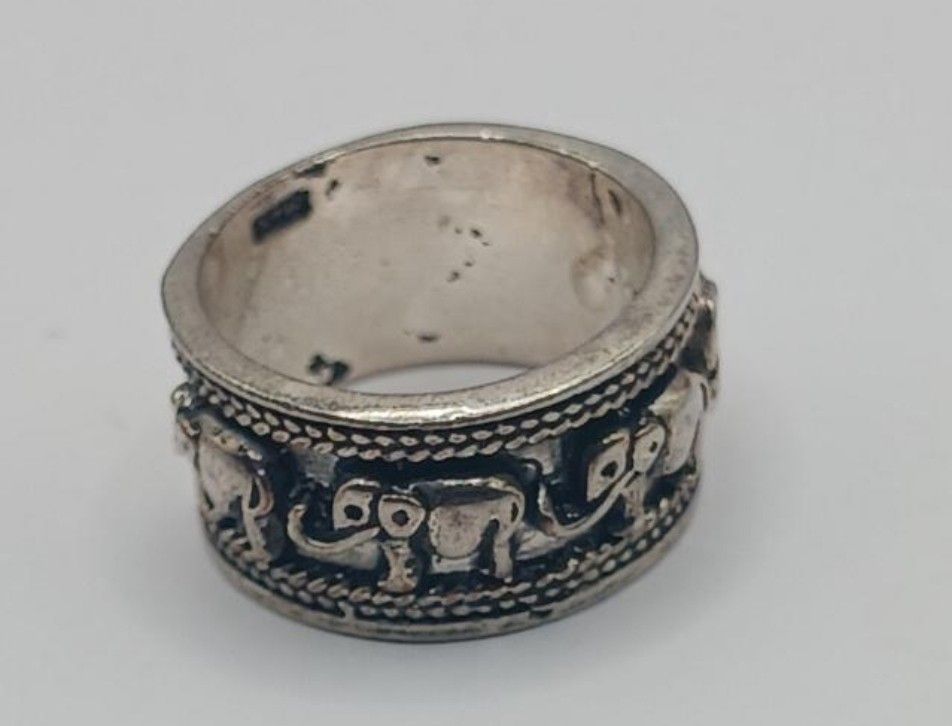 Sterling silver elephant ring