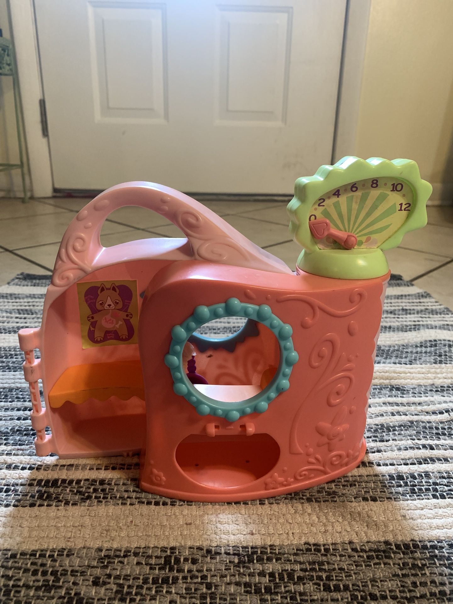 Hasbro Littlest Pet Shops LPS Get Better Center Kids Playset Retired - Missing One Pc / No Accessories Or Pets