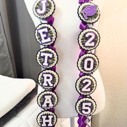 GRADUATION LEI with $2 bills 