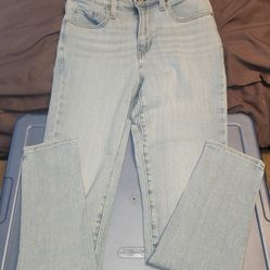 Women's Levi High Rise Skinny jeans Size 28