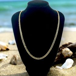 10kt 12.30g Yellow Gold Curb Link Chain.
