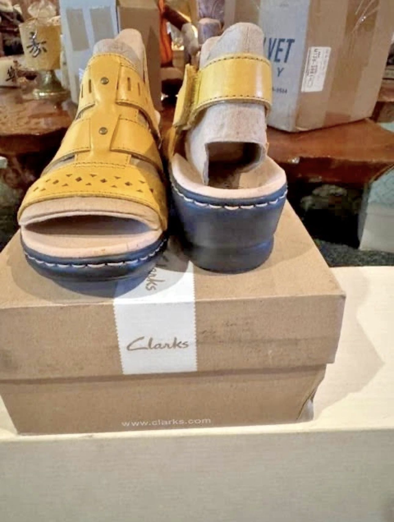 NEW NEVER WORM CLARKS LEATHER LEXI QWIN SANDALS  - US WOMEN'S 8.5M