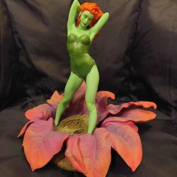Diamond select toys poison ivy figure