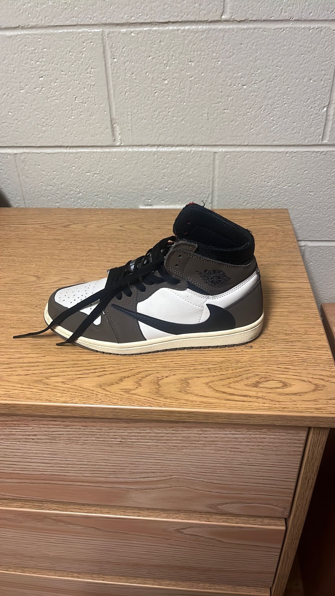 Travis Scott 1s