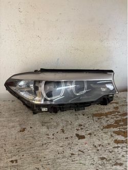 2017 - 2019 bme 5 series. Right headlight