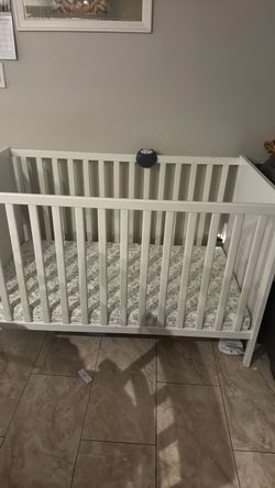 White crib $100