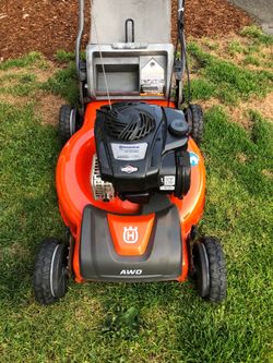 All wheel drive, like new self-propelled Husqvarna lawnmower Runs great