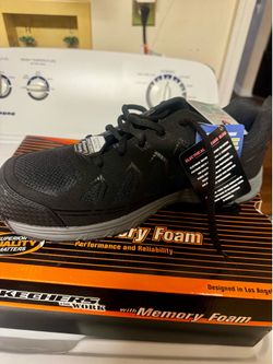 Slip resistant/ steel toe shoe