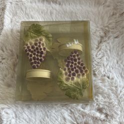 New - 4 Piece napkins Rings