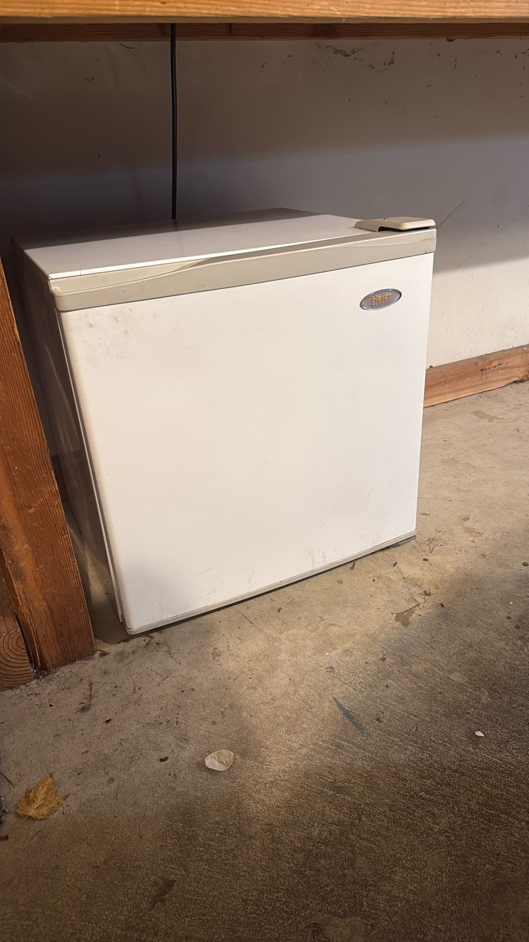 Good Condition Mini Fridge W/ Freezer