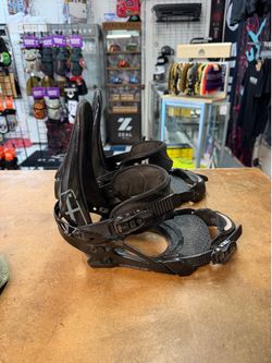 Forum large snowboard, bindings, certified with warranty located at Sin City Snowboards