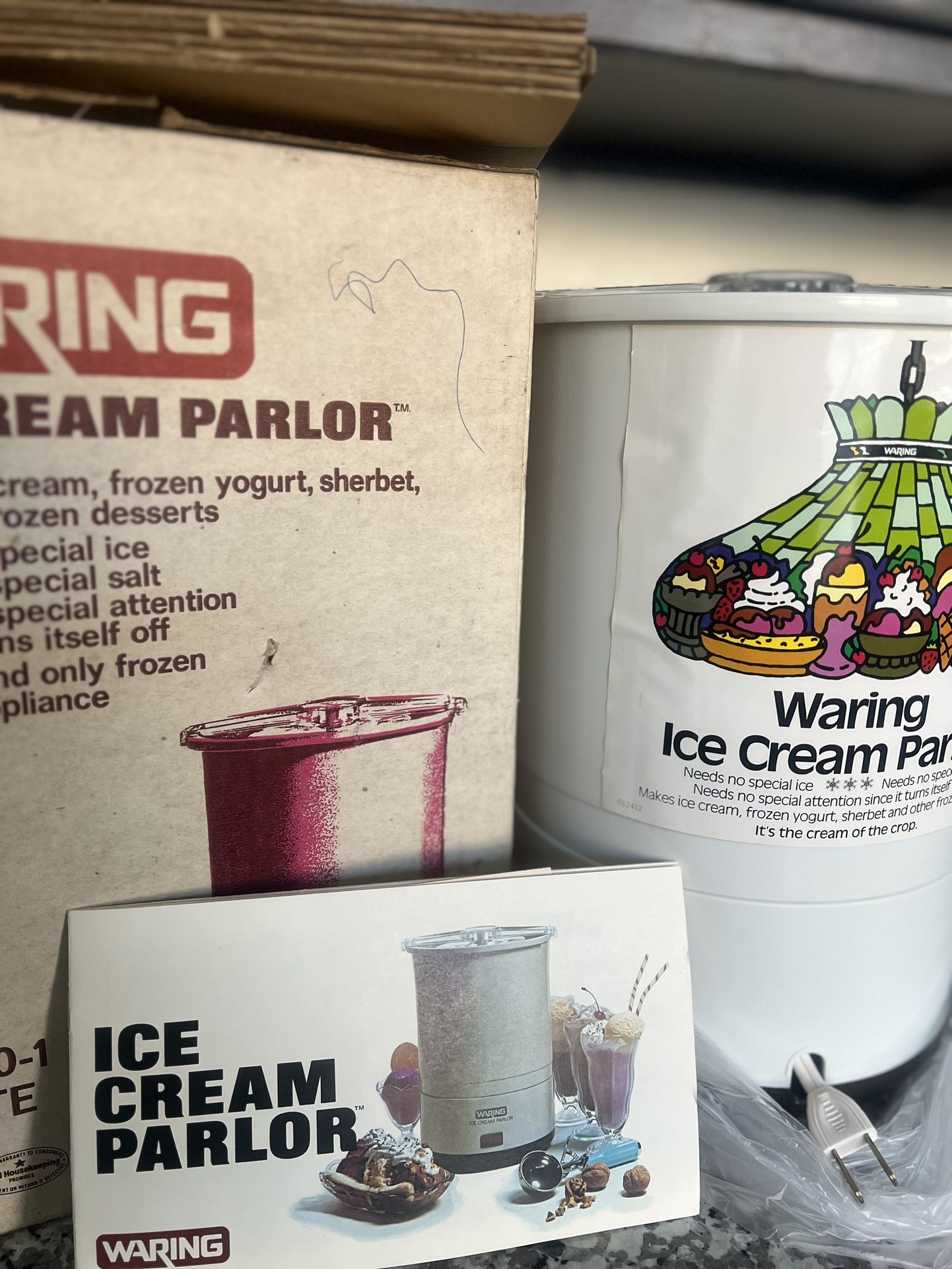 Brand New Waring Ice Cream Parlor CF520-1 (White)