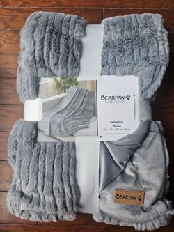 BearPaw Gilmore Throw