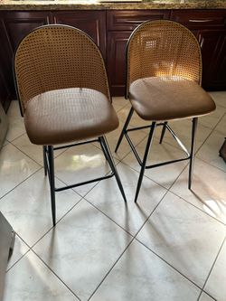 NEW TYBOATLE Bar Stools Set of 2 Rattan Swivel 29" Height Barstools for Kitchen Counter Island