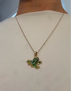 14k Yellow Gold Tree Frog Pendant Green Enamel Nature Animal Charm for Women With a small defect ***eyes are missing paint*** See pictures