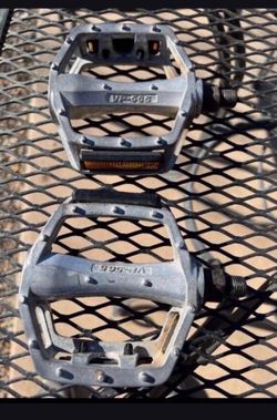 VP 565 Pedals 1/2
