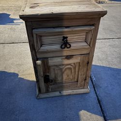 Wood Night Stand - Mesita De Noche 