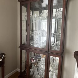 China Cabinet With Lighting 