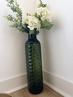 Artificial flowers and base