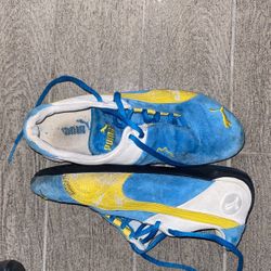 small women’s 7 Puma running shoes 