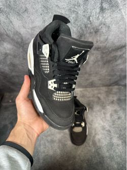 Jordan 4 white Thunder size 5Y