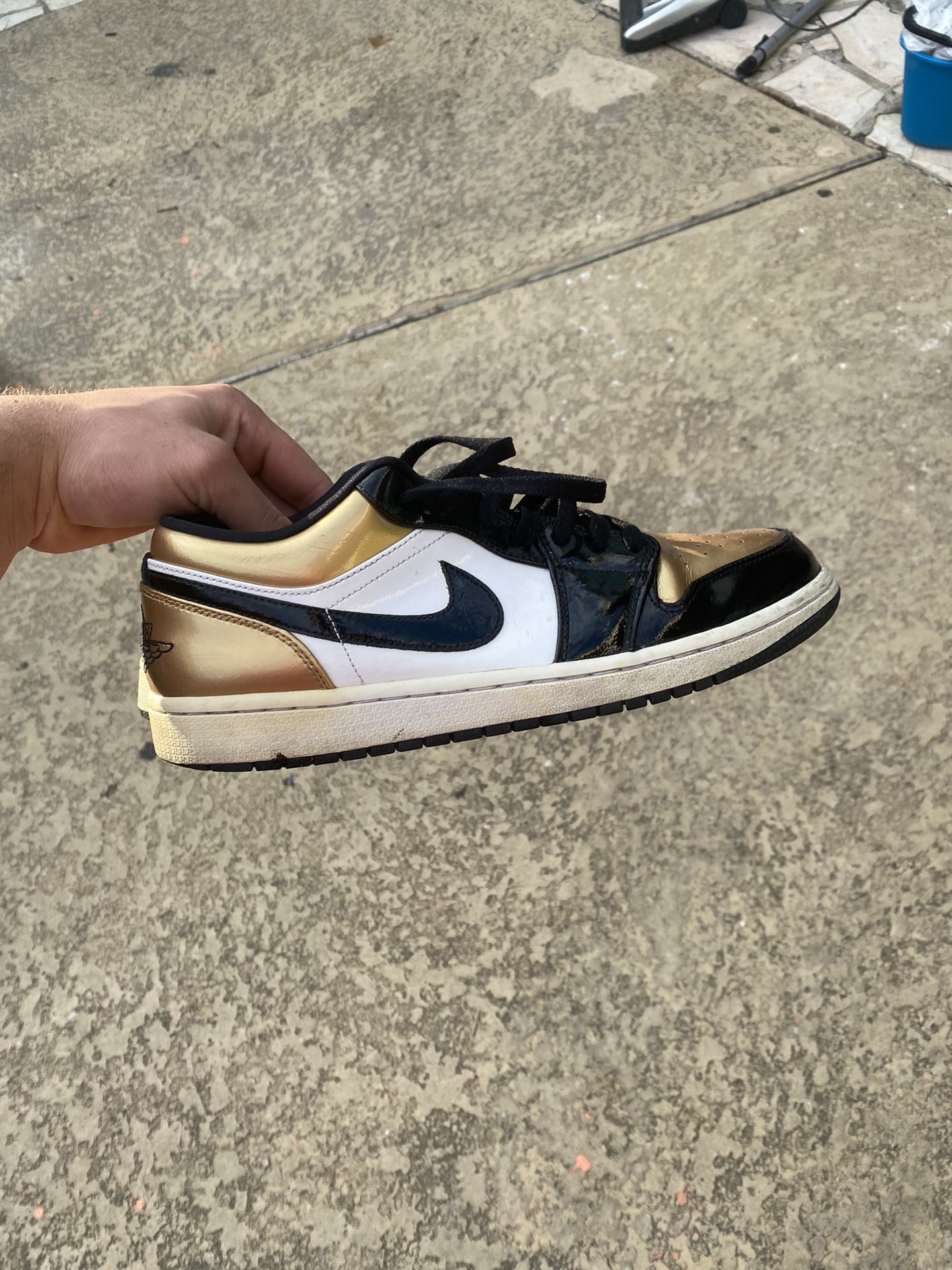 Jordan 1s low top “Gold Toe” Size 10.5