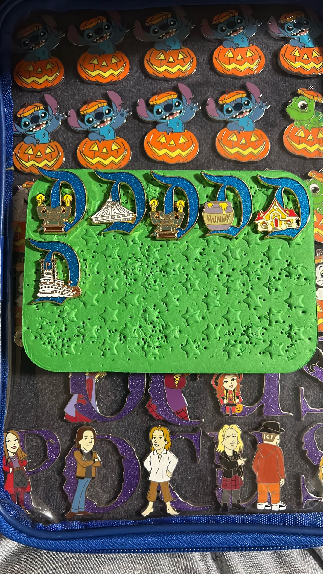 Disneyland Gold And Glitter Key D Pins