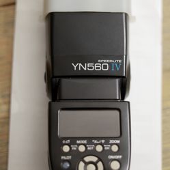 Yongnuo YN560 IV Speedlite Flash + Wireless Master (Great Condition)