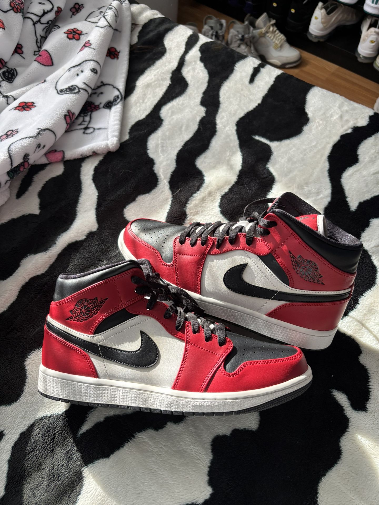 Jordan 1 Mid Chicago Toe