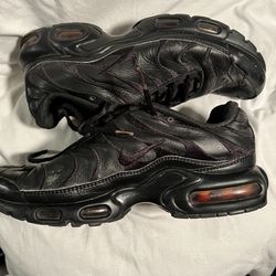 Nike Air Max Plus TN Triple Black Leather  Men’s Size 8