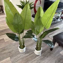 Pretty Artificial Plant 4 Ft Tall Set Of 2 ! Brand  New 