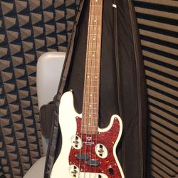 Used Traveler Guitar TB4P White Electric Bass Guitar