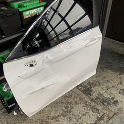 18-22 Toyota Camry driver door assembly