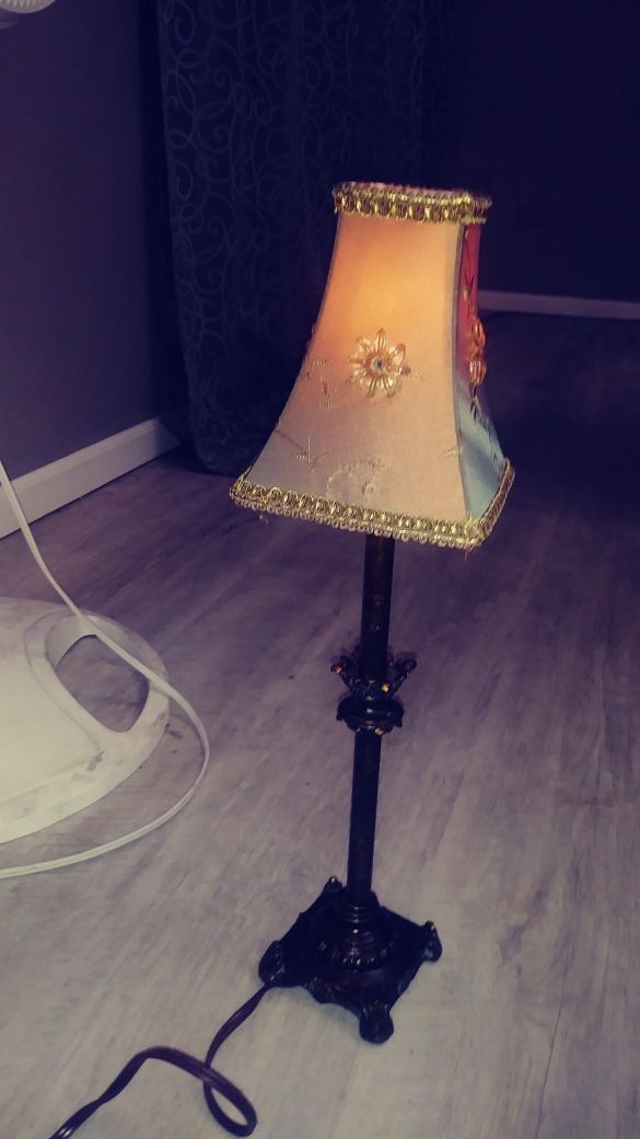 LAMP W/BEADED LAMP SHADE