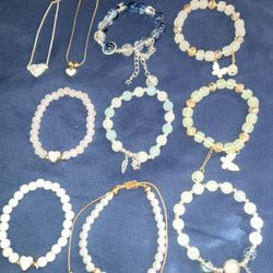 Bracelets. Pulseras. Beads. Feather. Butterfly. Hearts. Rhinestones. Charm Bracelets. 