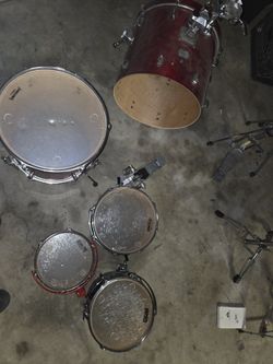 Yamaha And Pearl Drum Set