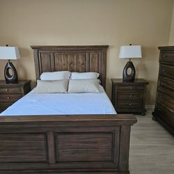 Queen Wood Framed Bed With Adjustable Base And Tempur-Pedic Mattress