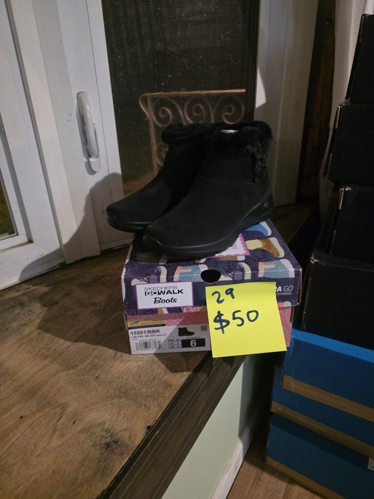 Skechers Women's On-The-go Joy-Bundle Up Chukka Boot