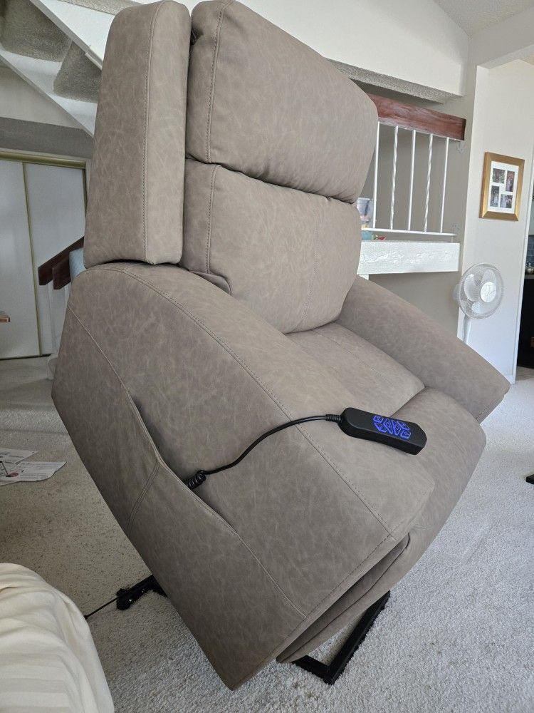 Power lift Recliner 