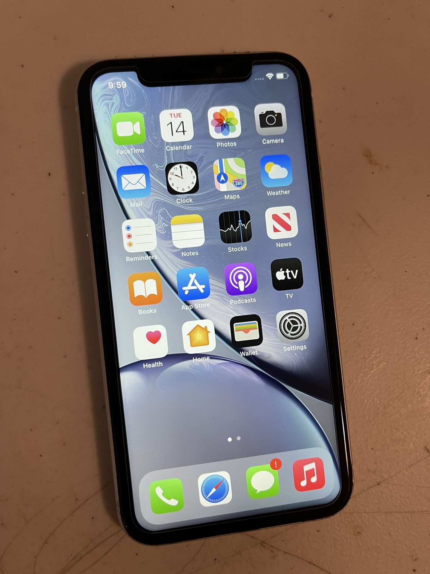 Apple iPhone XR 64 GB T-mobile By metro pc color white. Work very well. Perfect condition.