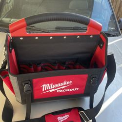 Milwaukee 15 in. PACKOUT Tote