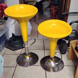 Swiveling Adjustable Height Bar Stools 