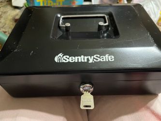Safe Small locking Steel box 🔑 key locks 9 3/4” W x 7” D