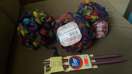 Set of retro yarn and a pair of knitting needles
