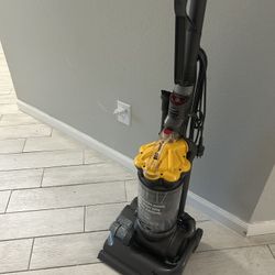 Dyson Dc33 Vacuum Cleaner Used 50