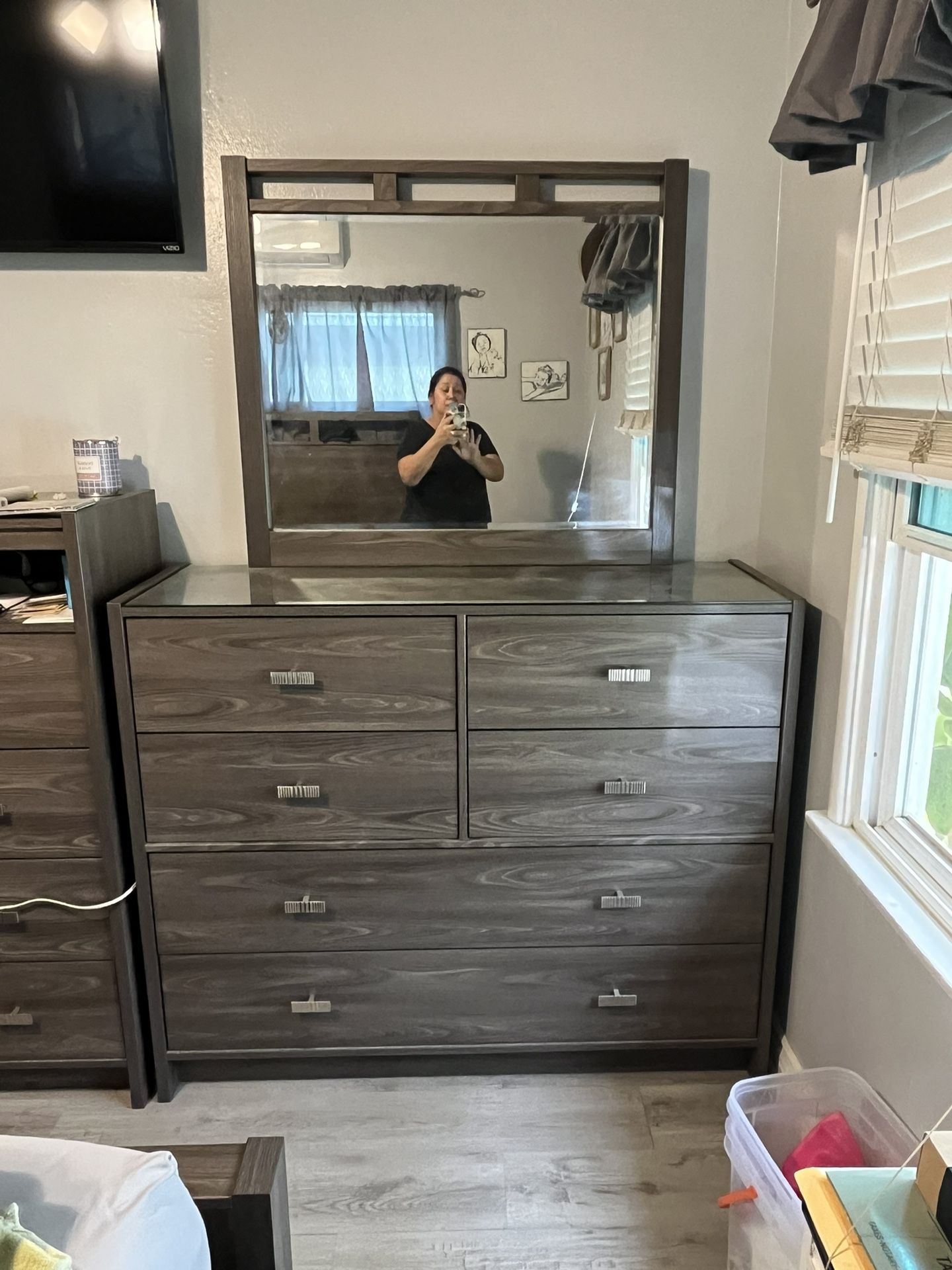 Dresser w/mirror