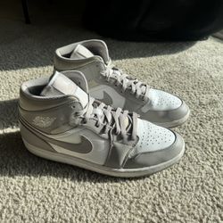 Nike Air Jordan 1 Mid "College Grey"