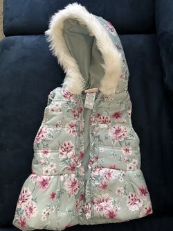 Sleeveless Hooded Puffer Jacket For Toddlers - Never Used
