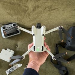 DJI Mini 4 Pro Fly More Combo NEW MINT and (DJI RC 2) 3 Drone Batteries
