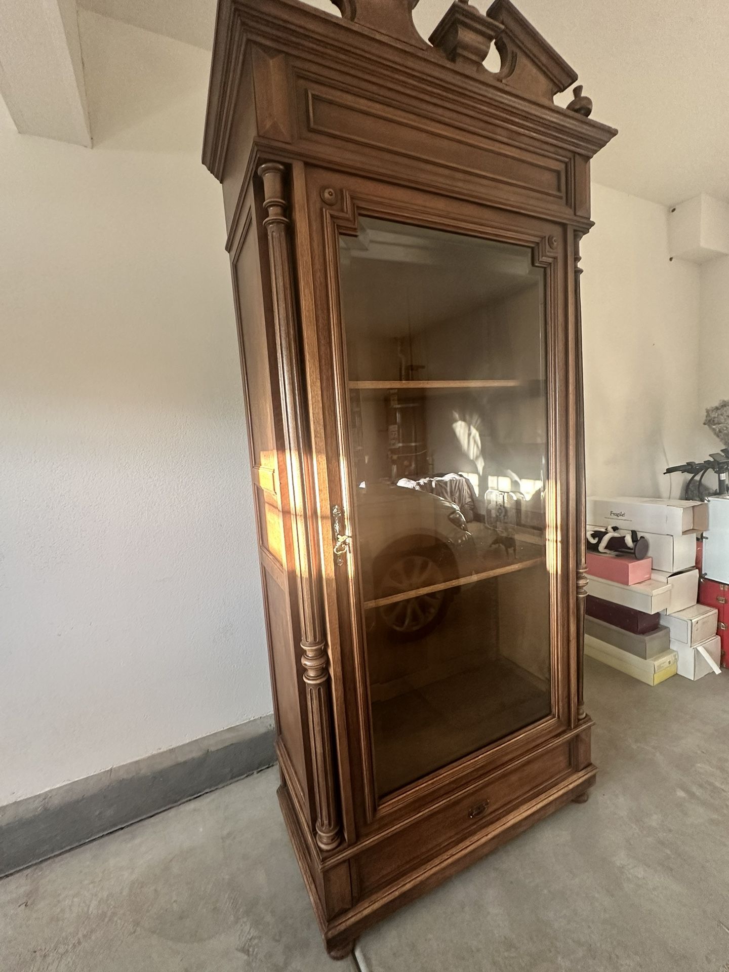 Cabinet for Sale - Great condition with shelves